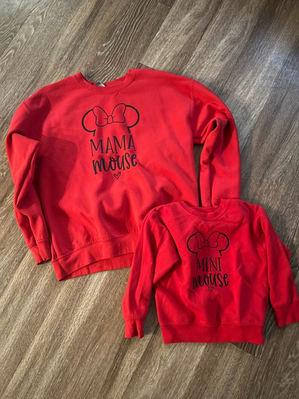 Gildan Red 'Mama Mouse' Graphic Crewneck Sweatshirt
